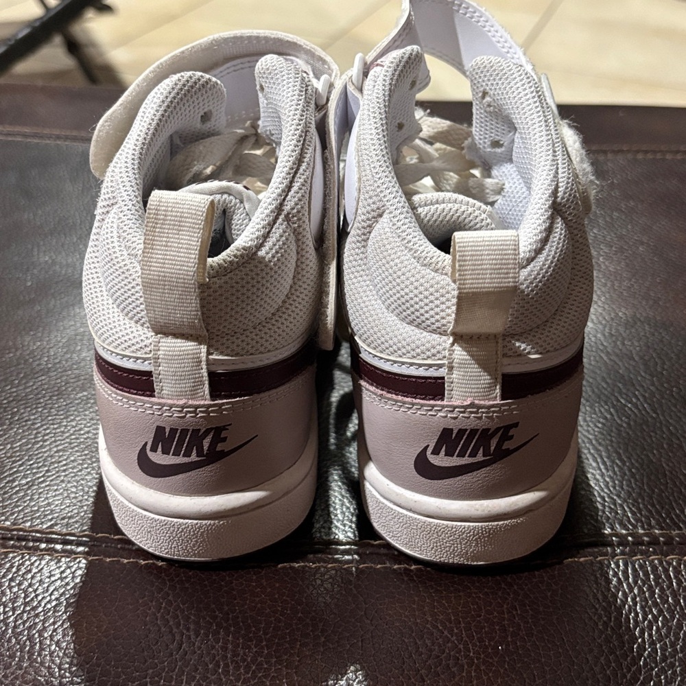 Nike Shoes - Picture 4 of 7